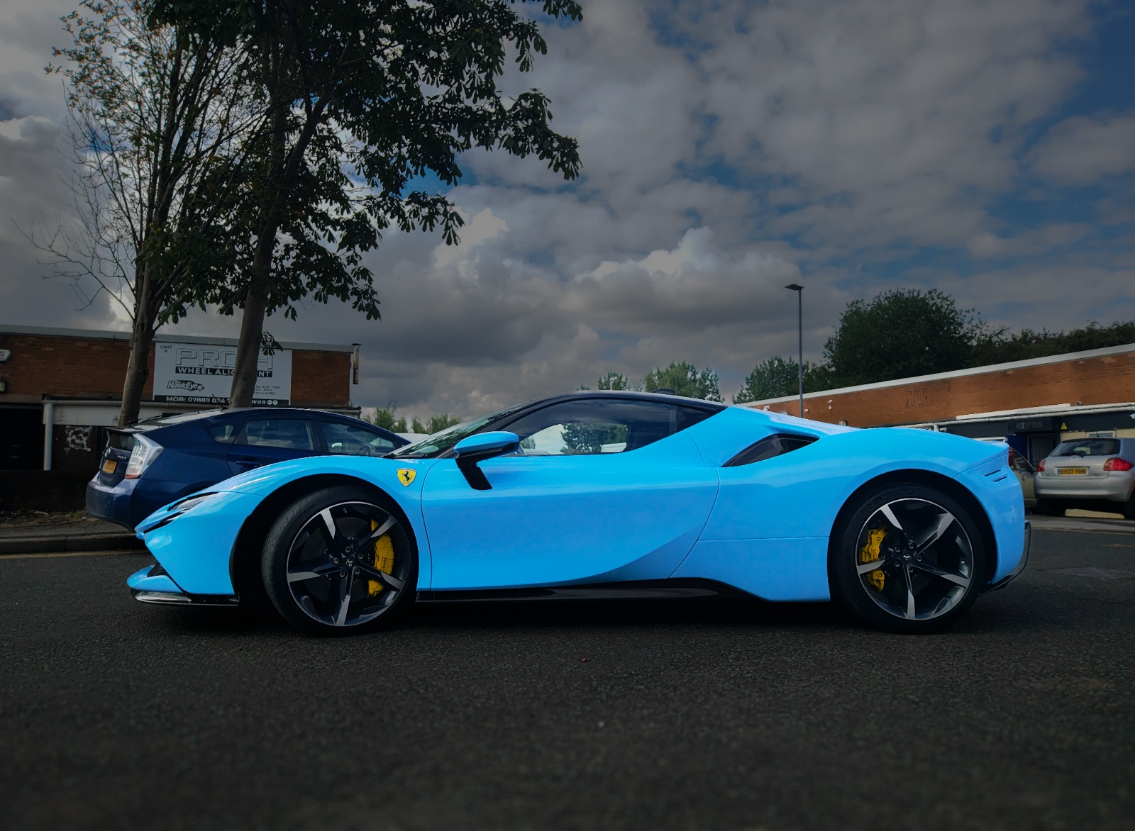 Ferrari SF90 wrapped in Gulf Blue - front detail